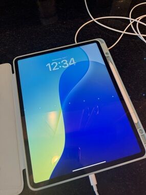 Apple iPad Air 13 inch M3 chip 2025 Silver iPadOS USB-C WITH Apple Pencil bundle